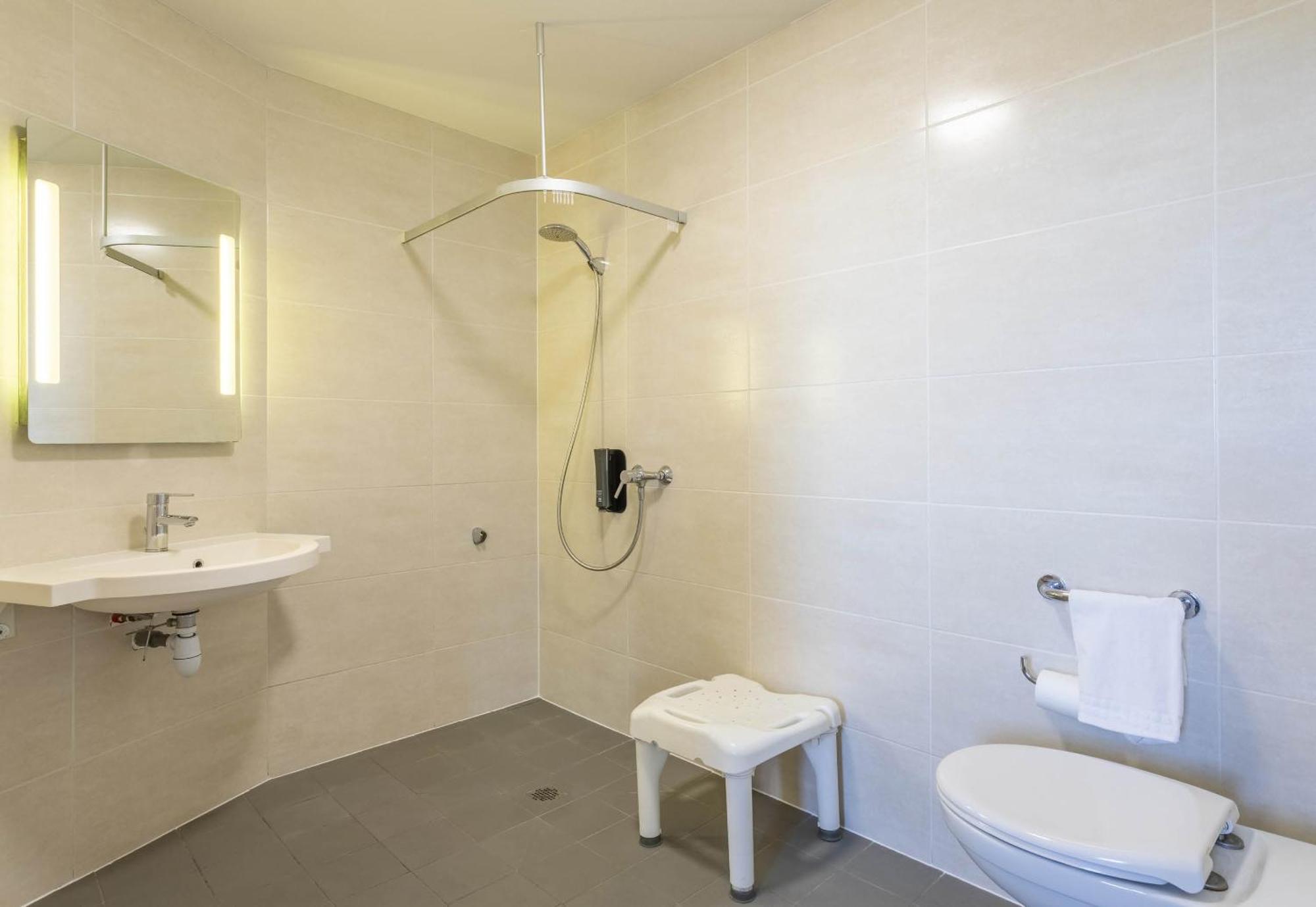 B&B Hotel Marseille Les Ports Luaran gambar